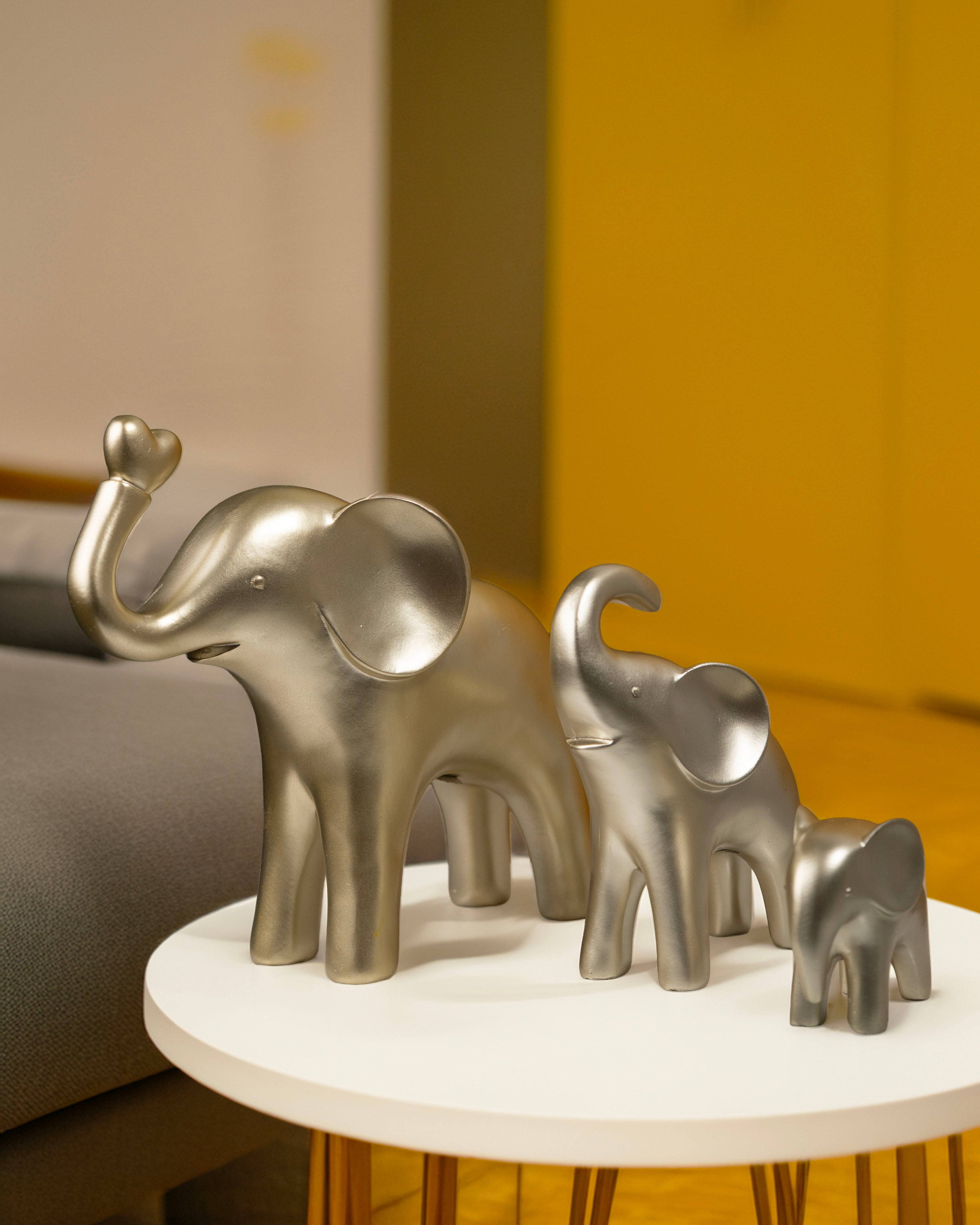 Minimalist Elephant Family Set in Metallic Finish